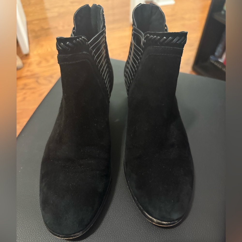 Vince Camuto Pipsy Black Suede Booties sz8